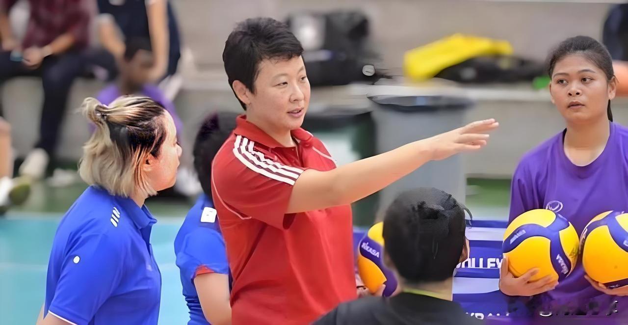 女排2:3惜败泰国！冯坤没“背叛”中国女排，她只是把中国排球的魂，绣在了泰国队服