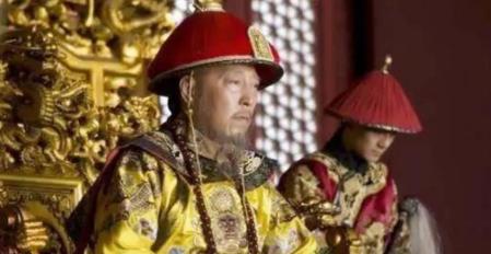 1791年除夕，81岁的乾隆突然翻牌78岁的愉妃侍寝，端着绿牌的太监傻眼了，犹豫