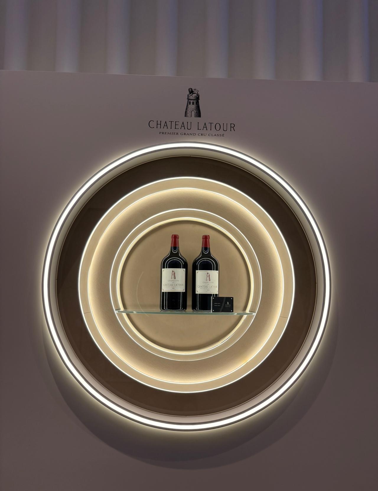 身边有没有一些装B的人？昨天一帮朋友吃完饭后去卡啦OK，其中有一位不太熟悉的