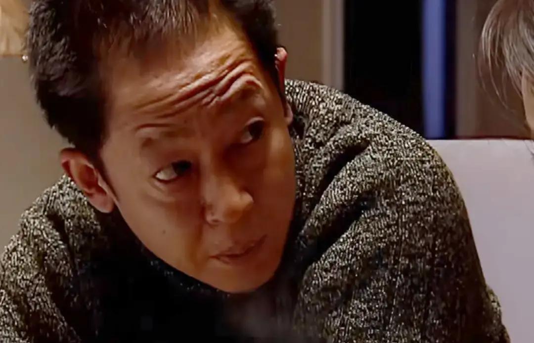 火锅局第3分钟，她一句话让全场沉默芮小丹把毛肚下锅时，说了句：我不打算留在