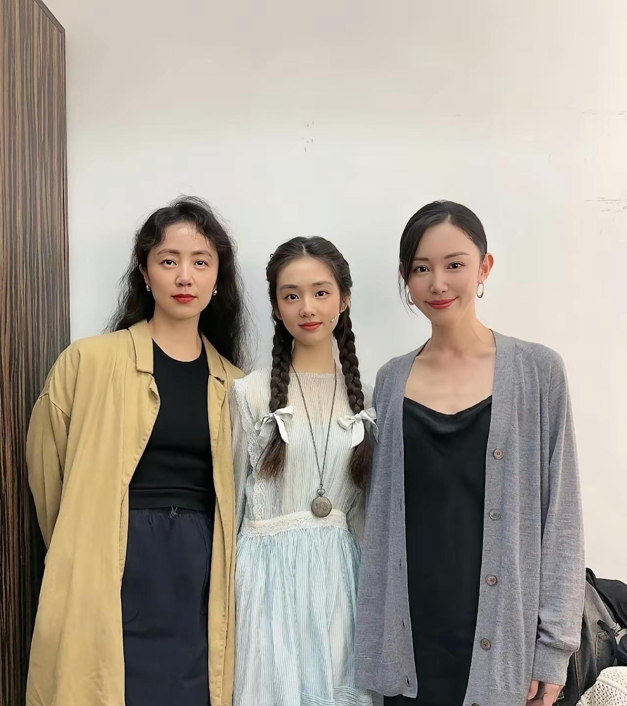 黄磊家的黄多多又被推上风口浪尖，这次不是因为琴棋书画样样通的“才女”标签，而是国