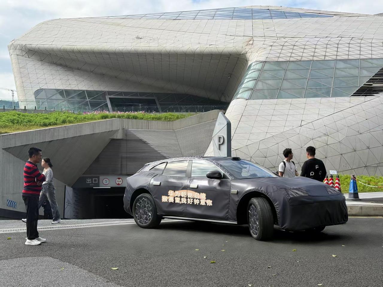 技术赋能操控，华为数字底盘加持启境，路试验证全栈实力智能汽车赛道的核心竞争力已