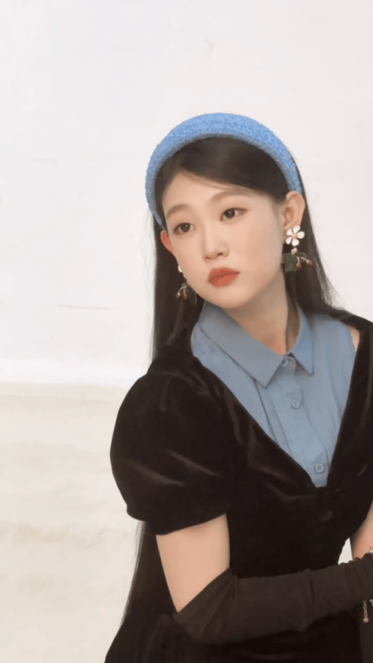 一首《美美桑内》让小沈阳的女儿沈佳润爆火了！如今19岁的沈佳润，已经逐渐褪去