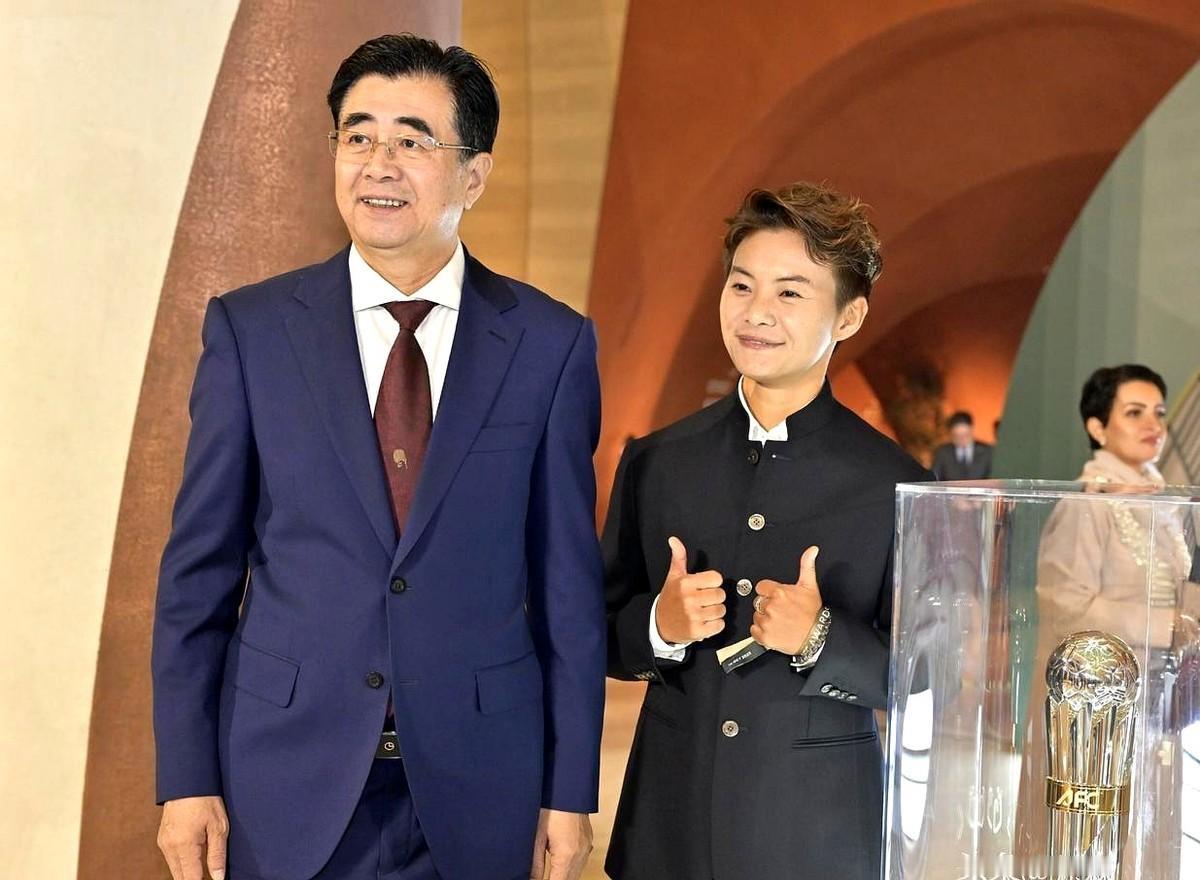 中国足协主席宋凯于2025年10月15日参加了在沙特利雅得举办的亚足联颁奖典礼！