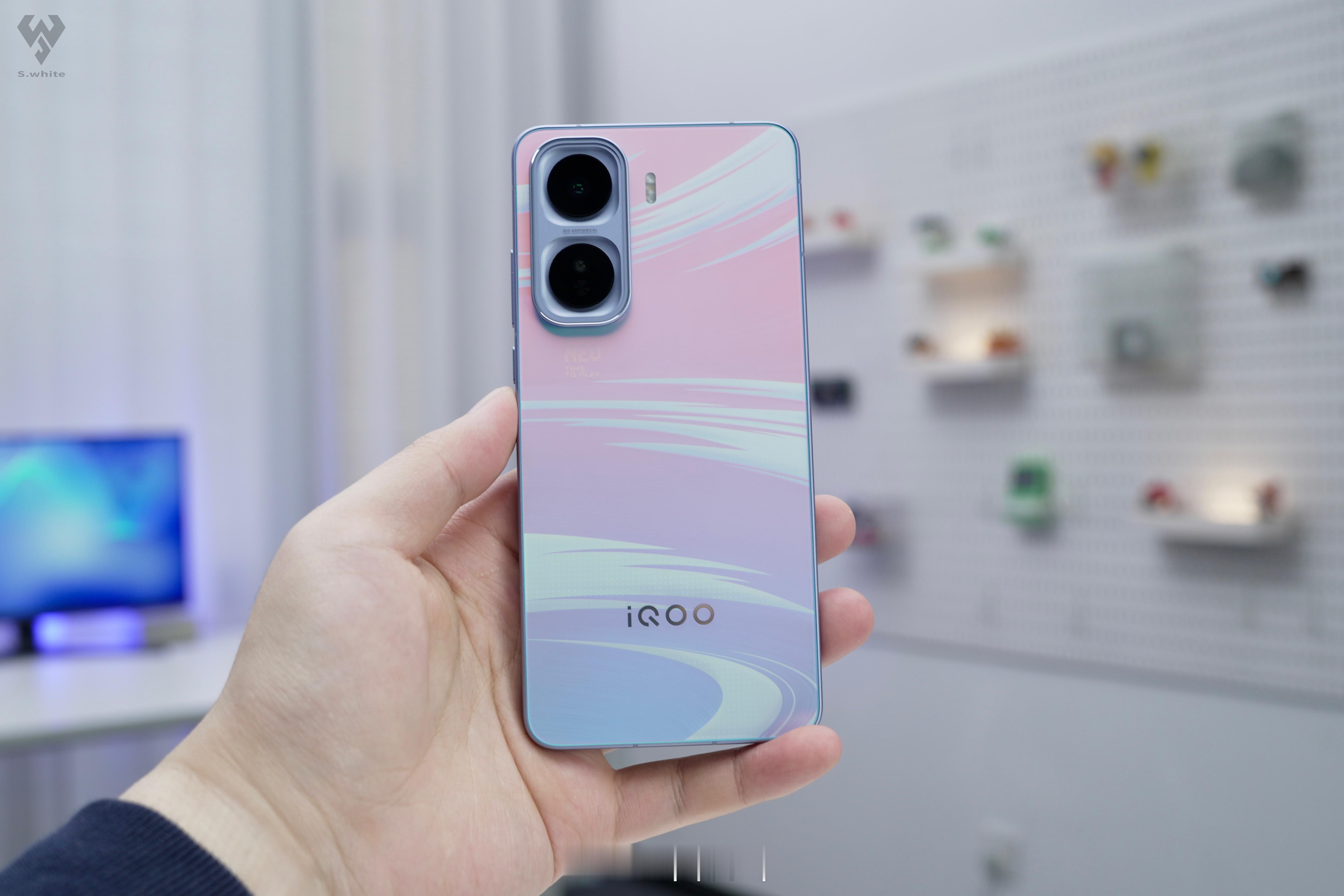 iQOONeo11一会儿就发布了老规矩，评论区最先猜对起售价（需带上存储版本）