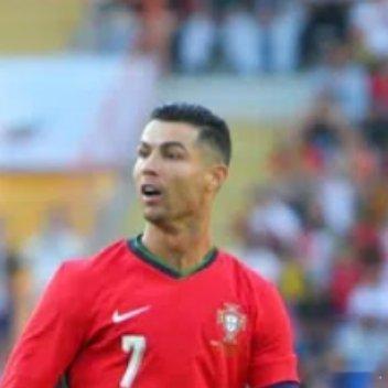 曼联队长B费强调国家队队长C罗为球队带来了巨大的价值，反对“葡萄牙没有C罗反而踢