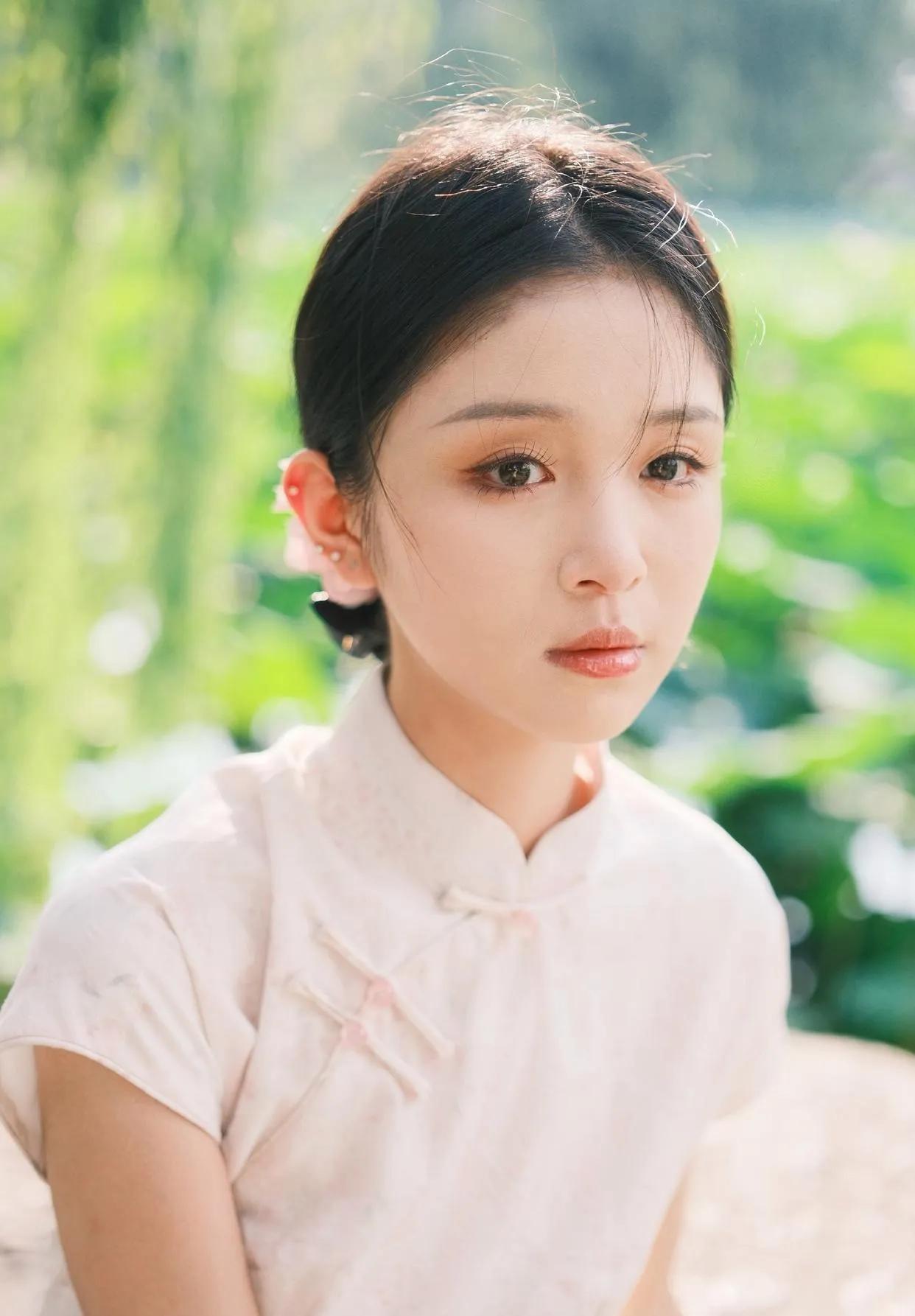 为什么我的眼里常含泪水，因为我对这土地爱的深沉！