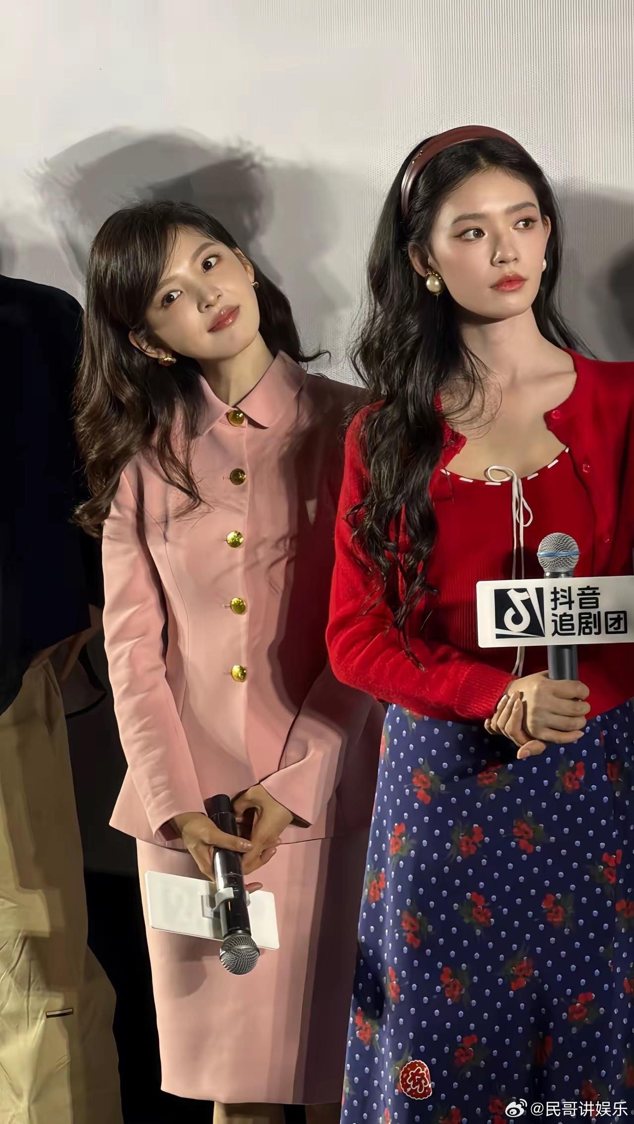 直到看到章若楠和林允同框才知道林允为啥叫“合照杀手”单看脸，章若楠的眉眼更精致线