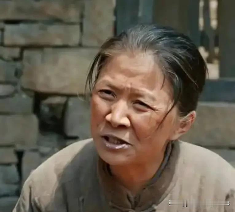 《生万物》剧中主要女性角色演技排名:一，大脚娘（迟蓬饰演）二，苏苏（邢菲饰