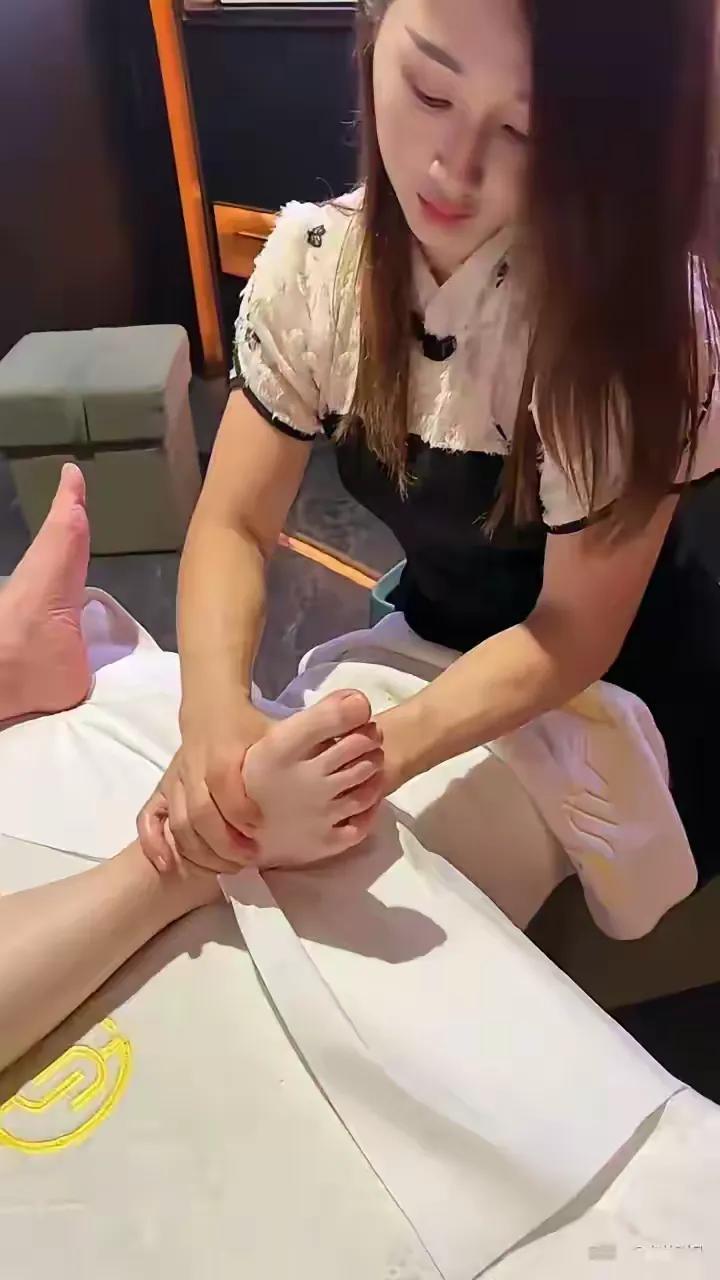 告诉大家一件重要事情，千万不要去足疗按摩店，现在的行情，普通的做一个足疗按摩最少