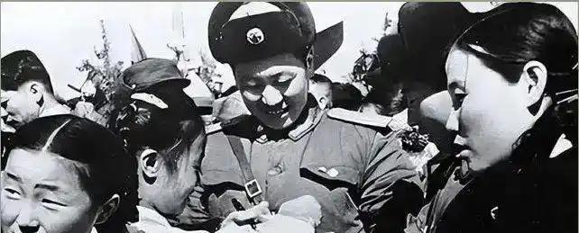 1953年，志愿军38军营长袁光亮触犯军纪被判死刑，朝鲜姑娘扑向枪口，彭德怀特事