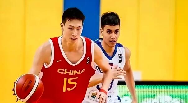 郇斯楠与周琦身高相近，臂长，有球迷看好郇。在U17中国与立陶宛比赛中，郇斯楠上半
