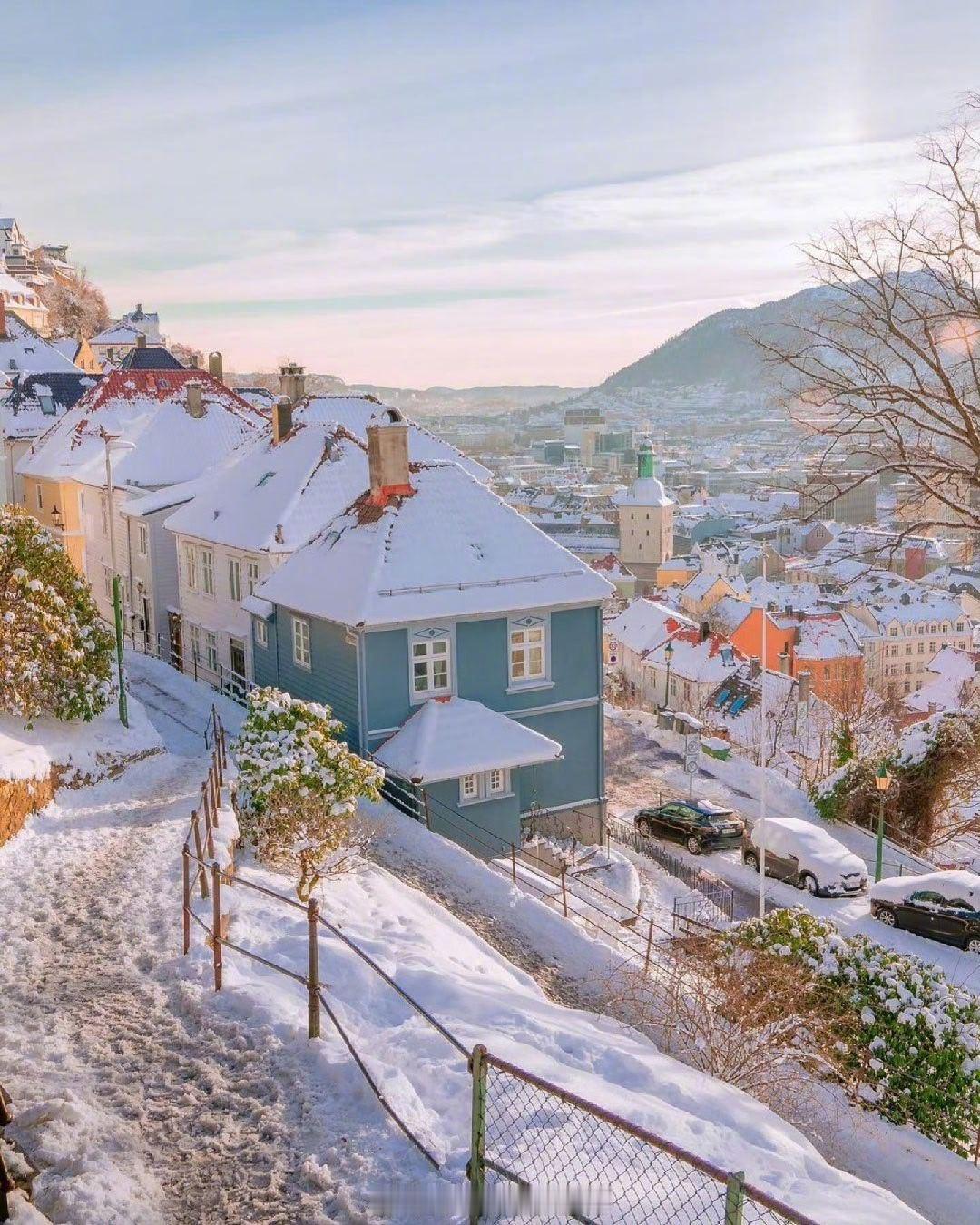 【这里是挪威】冬天绝不是黑白灰，除了光影，还有建筑的颜色、自然的颜色，以及身处此