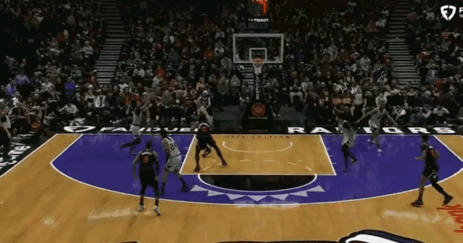 文班亚马之站着盖帽。进攻球员：我左晃，我右晃，我虚晃，我试探一下，咋不吃晃呢？