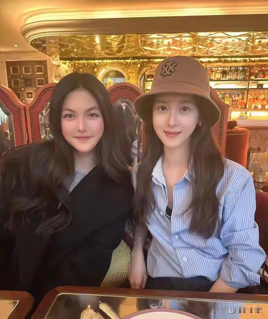 章泽天好年轻，她和少女王诗龄在一起，竟然是同龄人既视感，若她重返校园，必定还是校