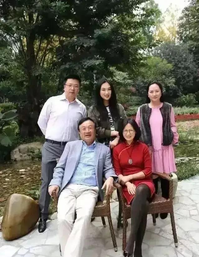 任正非一家目前都在做什么？任正非：华为创始人，目前是华为的CEO和董事会成员。