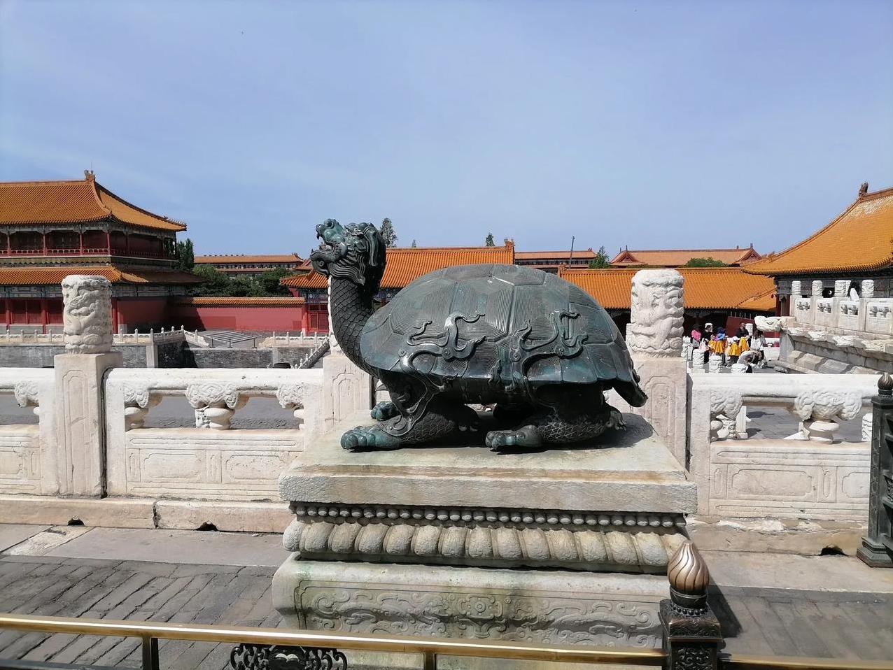 前两天去故宫游玩，听导游说故宫600多年的排水工程很好，尤其是乾清宫门口那个大广
