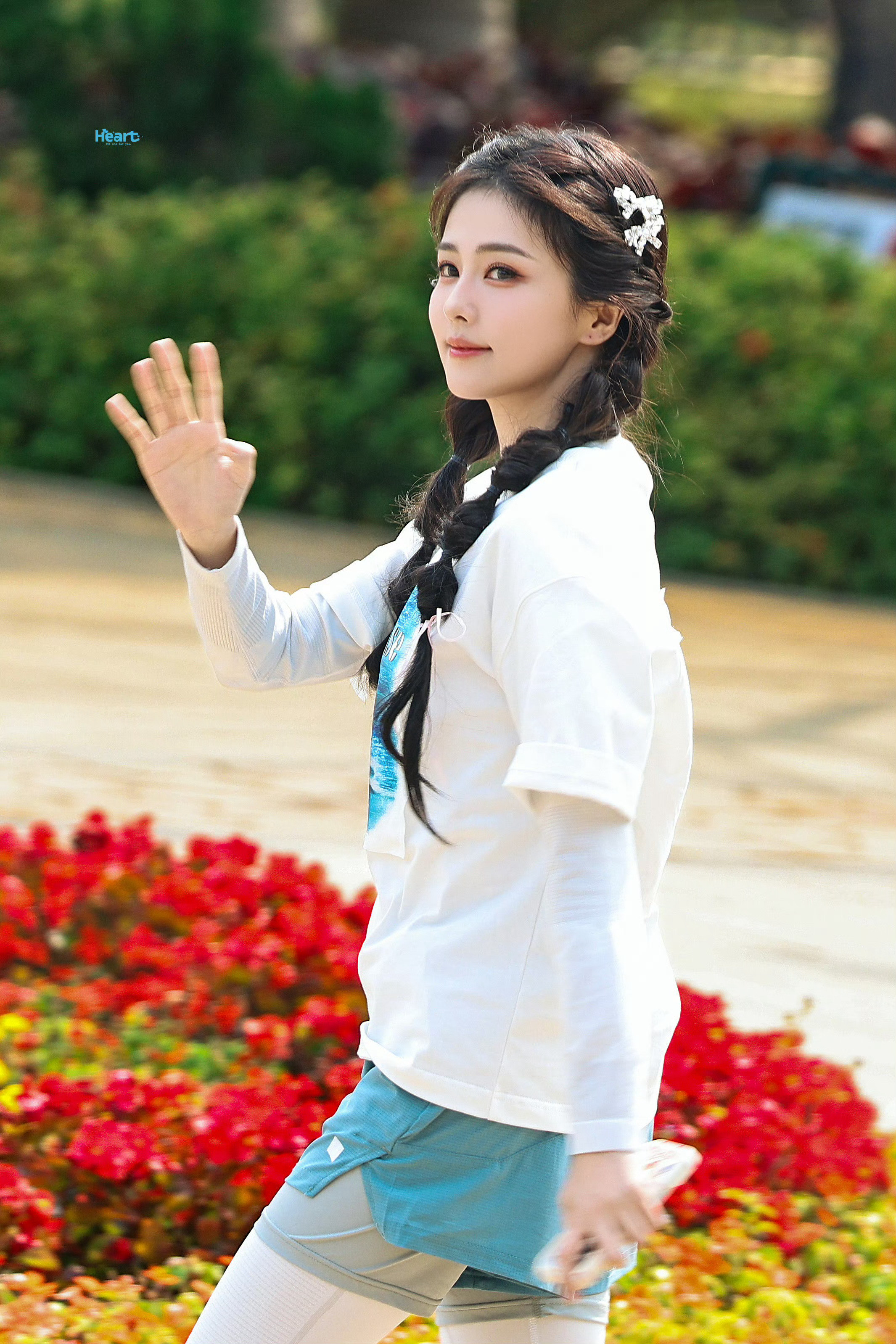 奔跑吧昨天真的太激烈了，这才是竞技综艺。有的人被撕破了衣服还继续撕，白鹿被人被撕