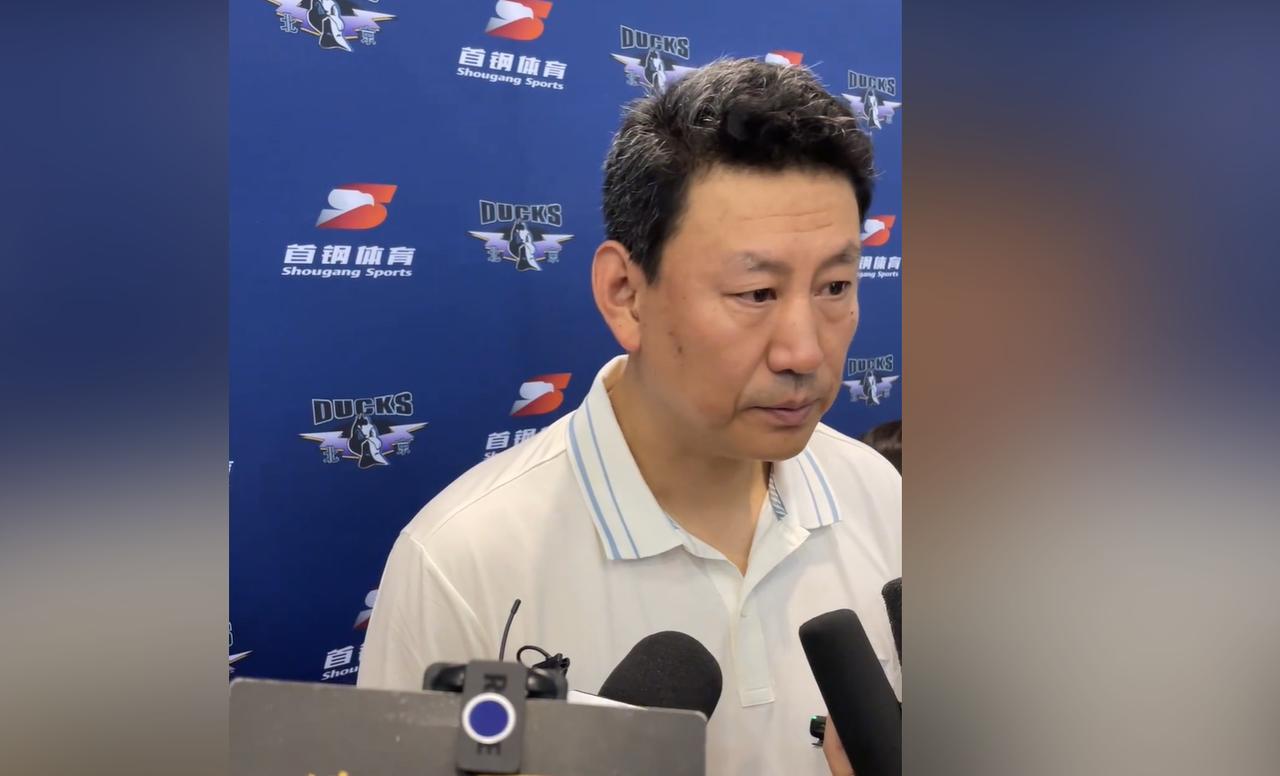 李楠措手不及！就在昨天下午，上海男篮官宣签下NBA大牌外援拉塞尔，这一来上海