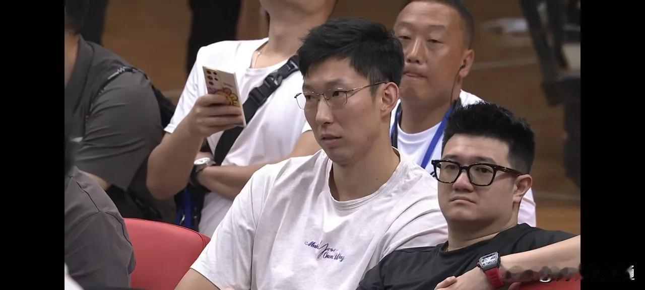 亚运会中国男篮折戟沉沙，捧着去年亚洲杯亚军光环，和两个第一阵容的荣誉，来到了日本