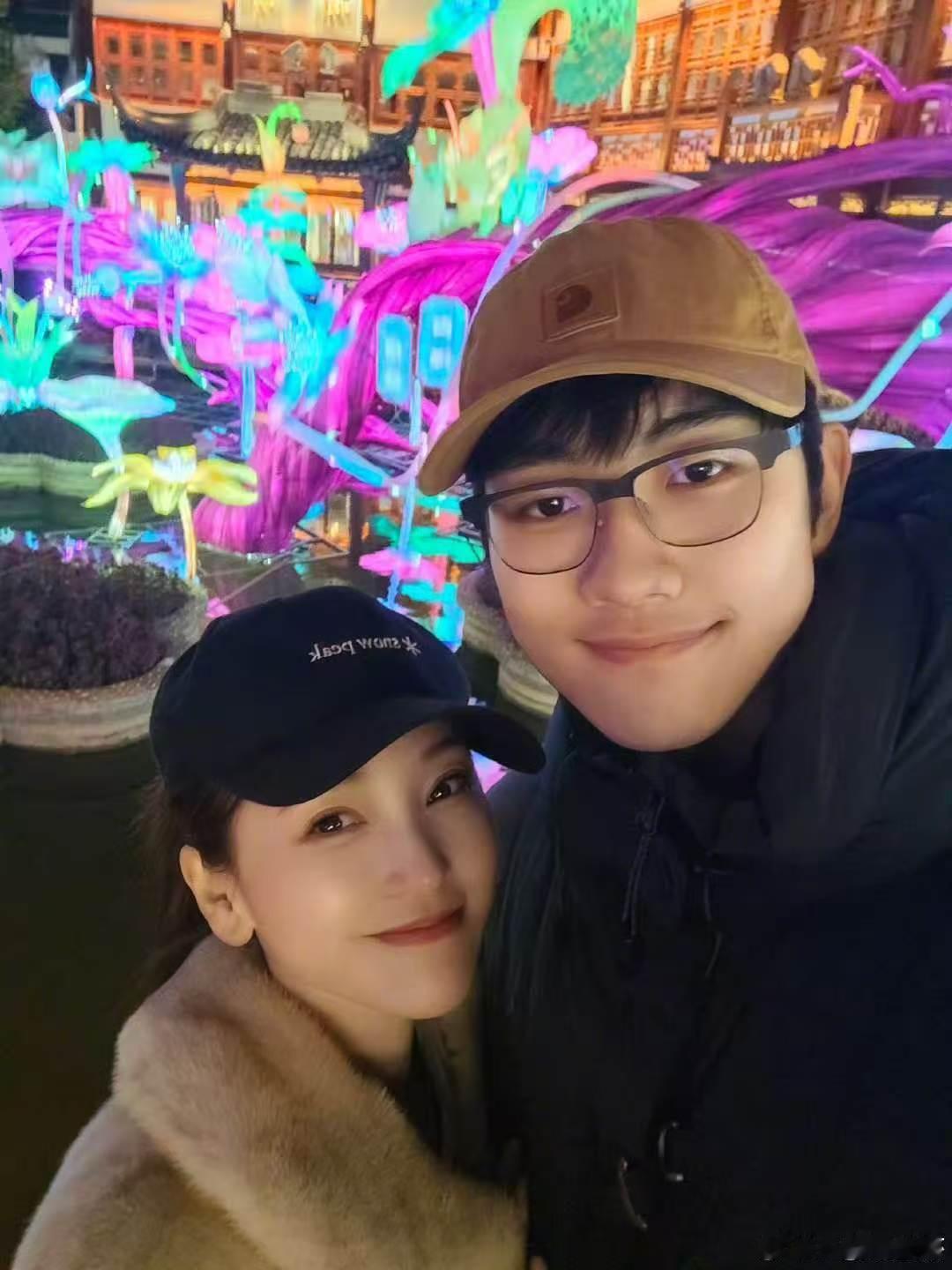 谁能像金莎爱孙丞潇一样爱我金莎认真分析孙丞潇面相，一口一个帅，直言眉眼鼻唇都写着