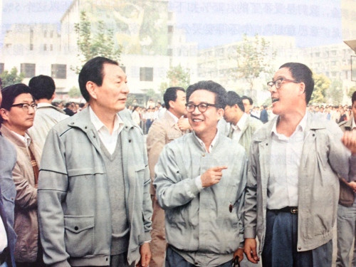 朱镕基担任上海市长后，一位中学生给他写了封信，首先说他就职演说很精彩，很幽默，然