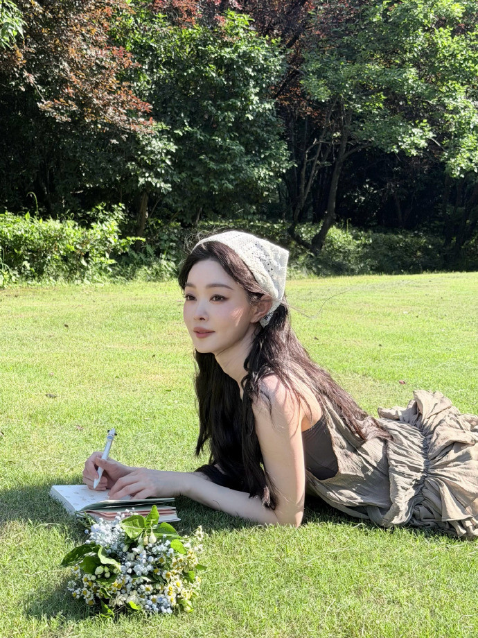 宋轶好明媚的一张脸宋轶好灵真的是忍不住感叹，宋轶好美好灵呀，特别明媚的一张脸，