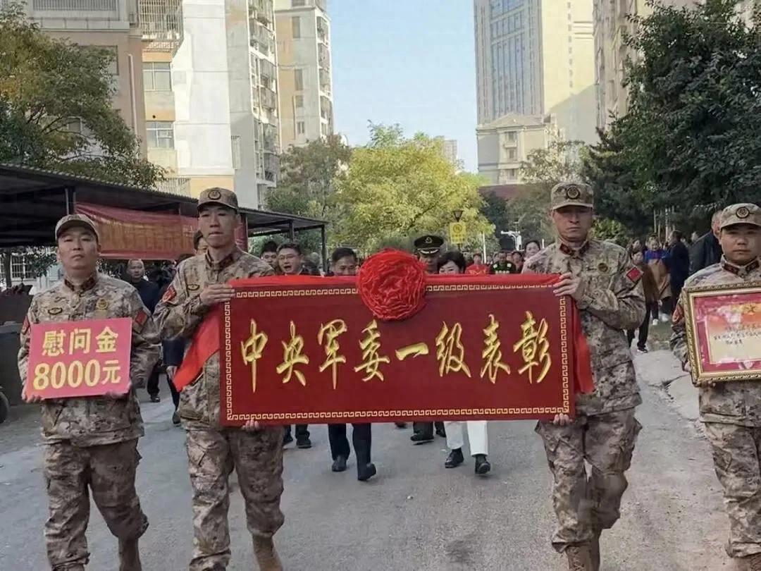 祝贺祝贺！这是一份特别重大的荣誉，而且是练兵备战的最高荣誉，是由中央军委印发的。