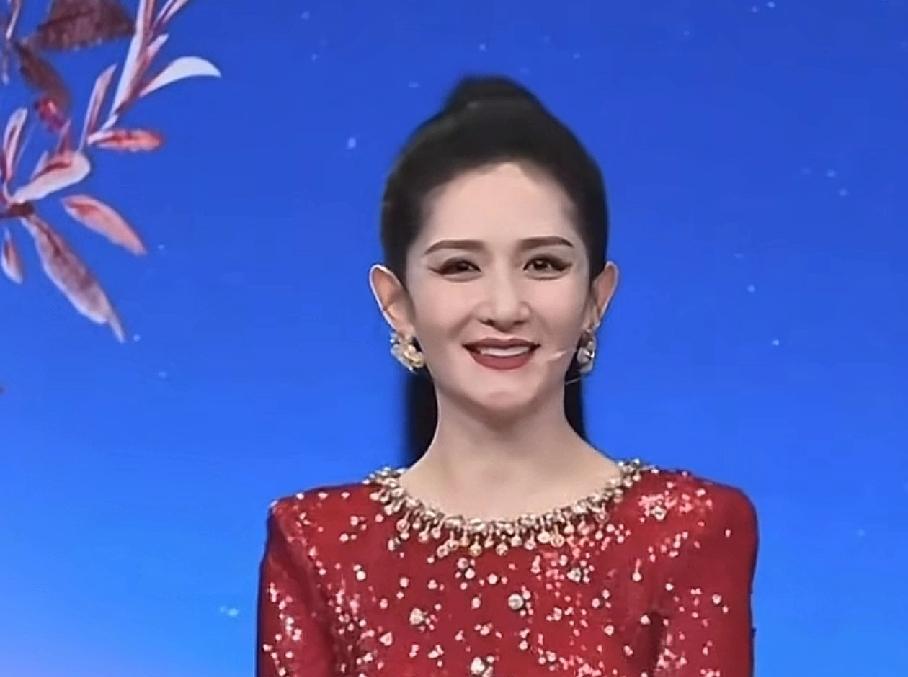 谢娜还是不要主持晚会了，这次央视主持晚会，能看出来她已经尽力在收住性格了。坐