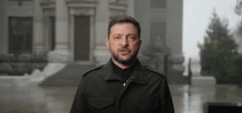 在美国的巨大压力下，乌克兰总统11月22日颓丧地说：从今天起，乌克兰面临一个非常