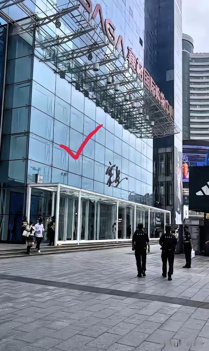 你以为赛格现在才这样霸道吗？实则不然，查了下发现，人家浙乐商贸有49%的股权