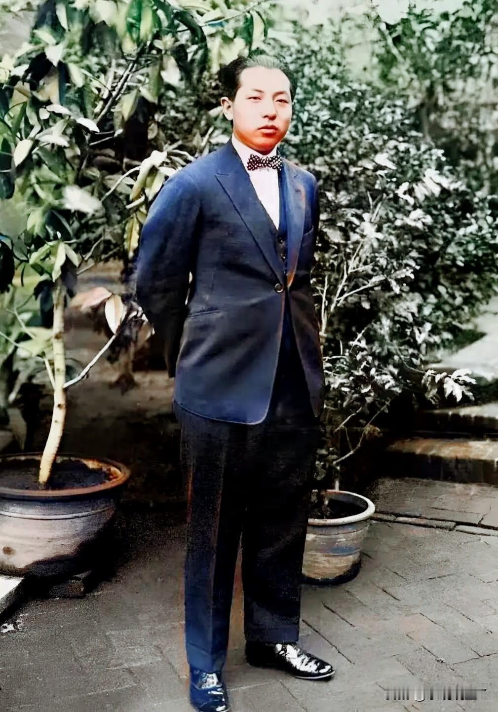 这便是张学良年轻时的真实模样，大家瞧一下吧！这而非演员饰演，确是货真价实的本人，