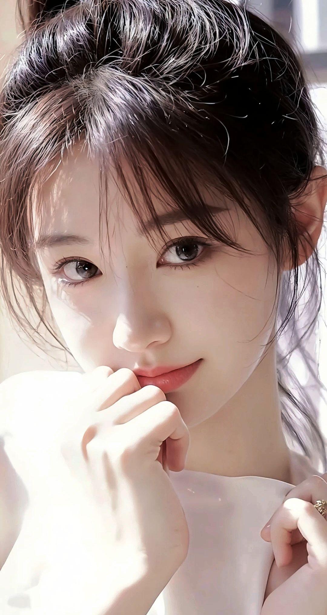 ✨阳光吻过她的发梢～