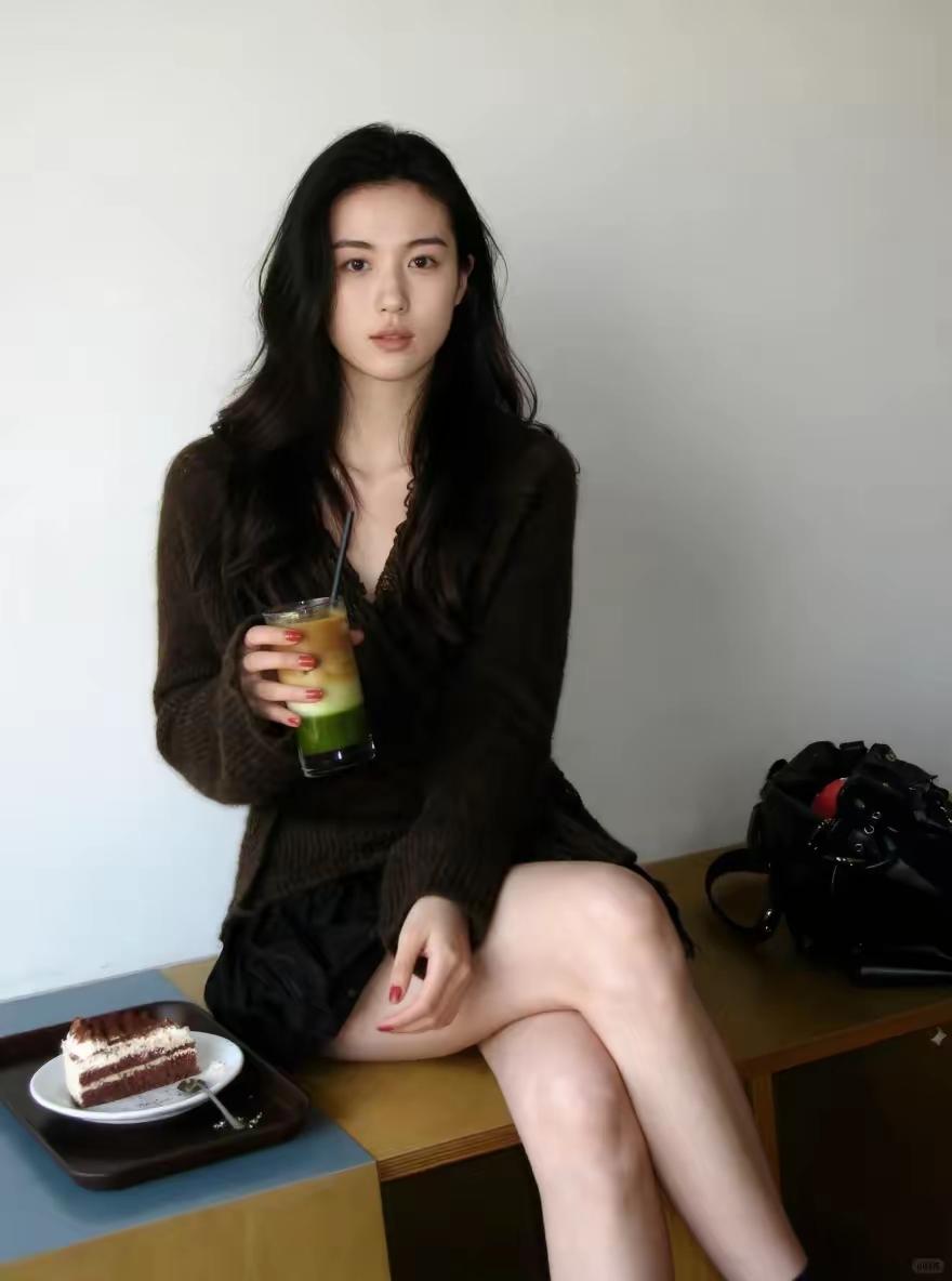 悠闲下午茶时光，享受生活的每一刻。🍰🍹🌸清晨起来，最美好的一件事是什么女