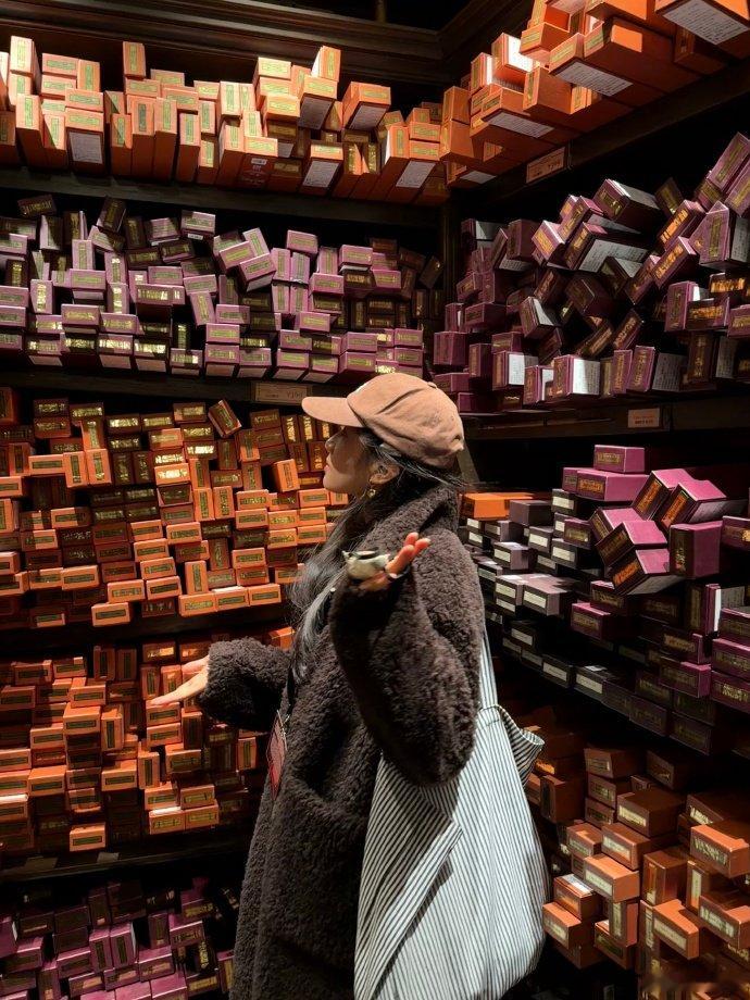 小张戴小熊头套好萌，也是要加入魔法学院了