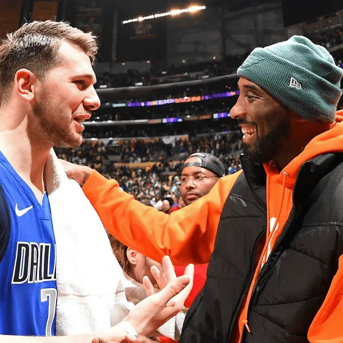 【克莱谈卢卡：他很特别，因为他能让科比从家出来去看他打球】近日，独行侠球员克莱-