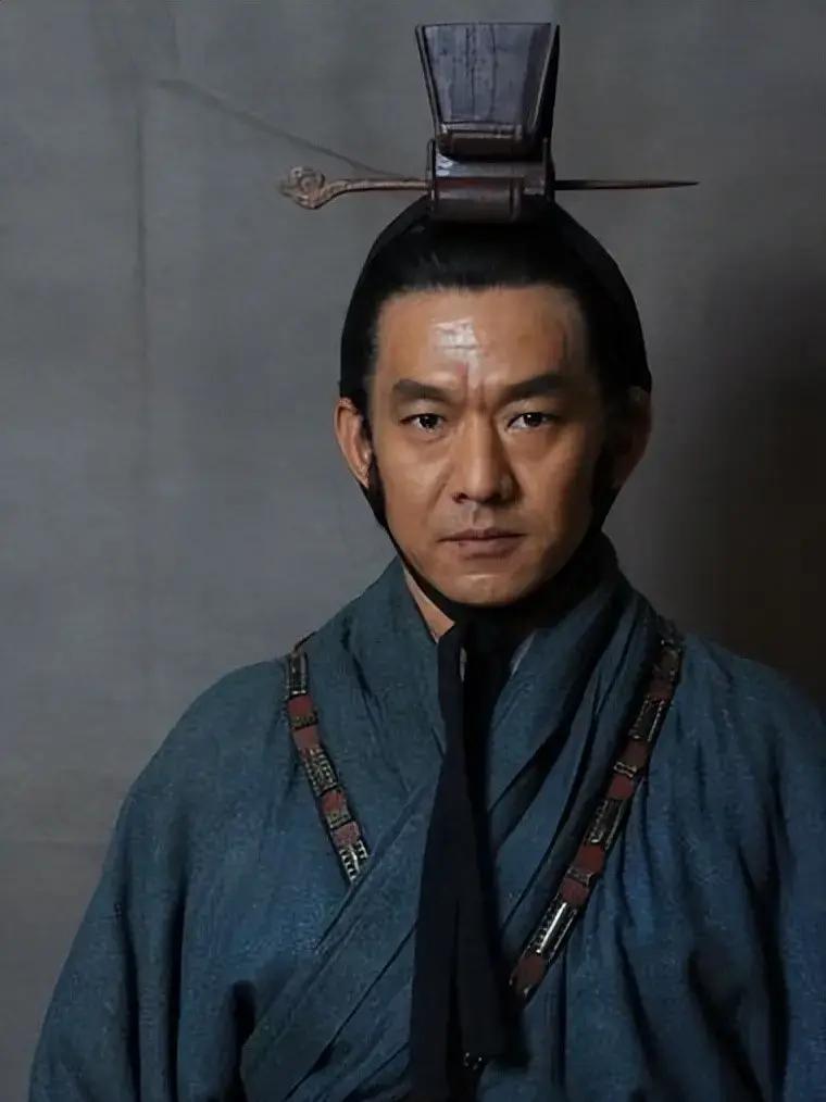 战国时候，秦国出了个传奇人物樗里疾，这家伙长得一般，还跛着脚，走路不大利索，可脑