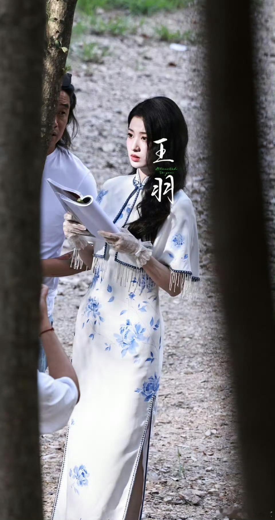 王楚然青花瓷成精了“如传世的青花瓷自顾自美丽”歌词具像化​​​