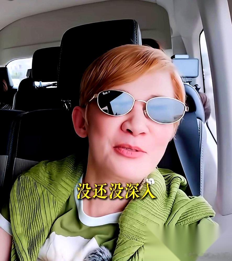 吴君如自己都没想到，录个综艺能录到跟室友殷桃28天零交流。她在采访里直接说，