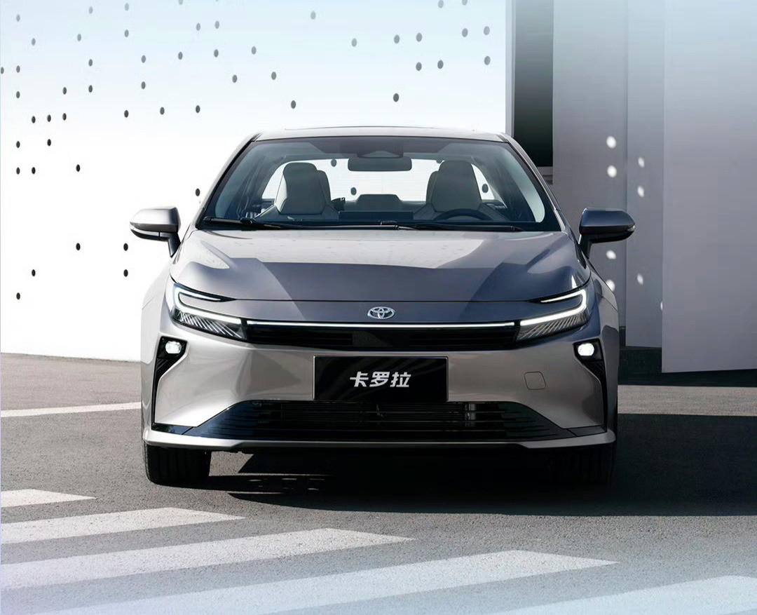 卡罗拉你也学坏了，换了个前脸就敢叫全新