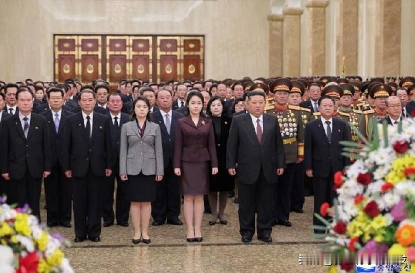 朝鲜领导人金正恩的女儿公开参观国家陵墓。路透首尔1月2日电——朝鲜官方媒体周五