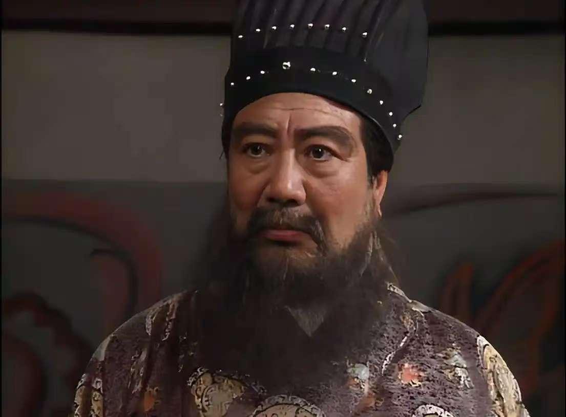 东汉名将皇甫嵩：屠杀二十万黄巾军，投靠董卓后又屠尽董卓满门！你们是不是觉得