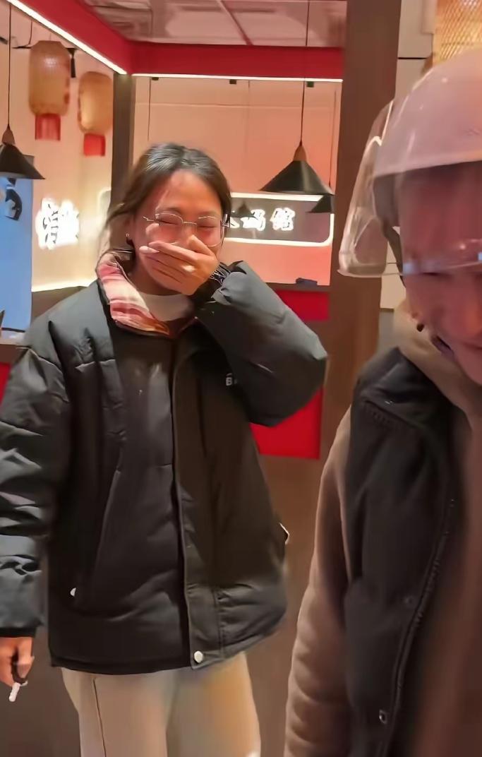 最近四川一家火锅店的小事，在网上悄悄火了，没有轰轰烈烈的宣传，却暖到了很多打工人