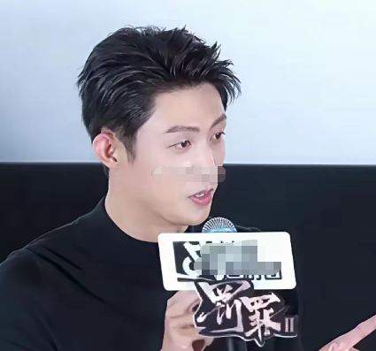 王传君一句“你这发言连狼都演不过你”把黄景瑜送上热搜。昨晚《现在就出发3》狼人