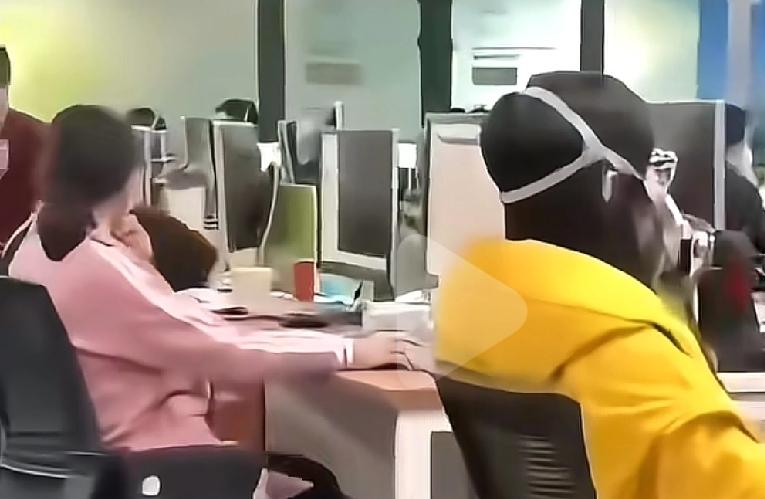 再也不敢去武汉找工作了最近，一位武汉的网友说，自己的公司刚刚装修好两天，就要求