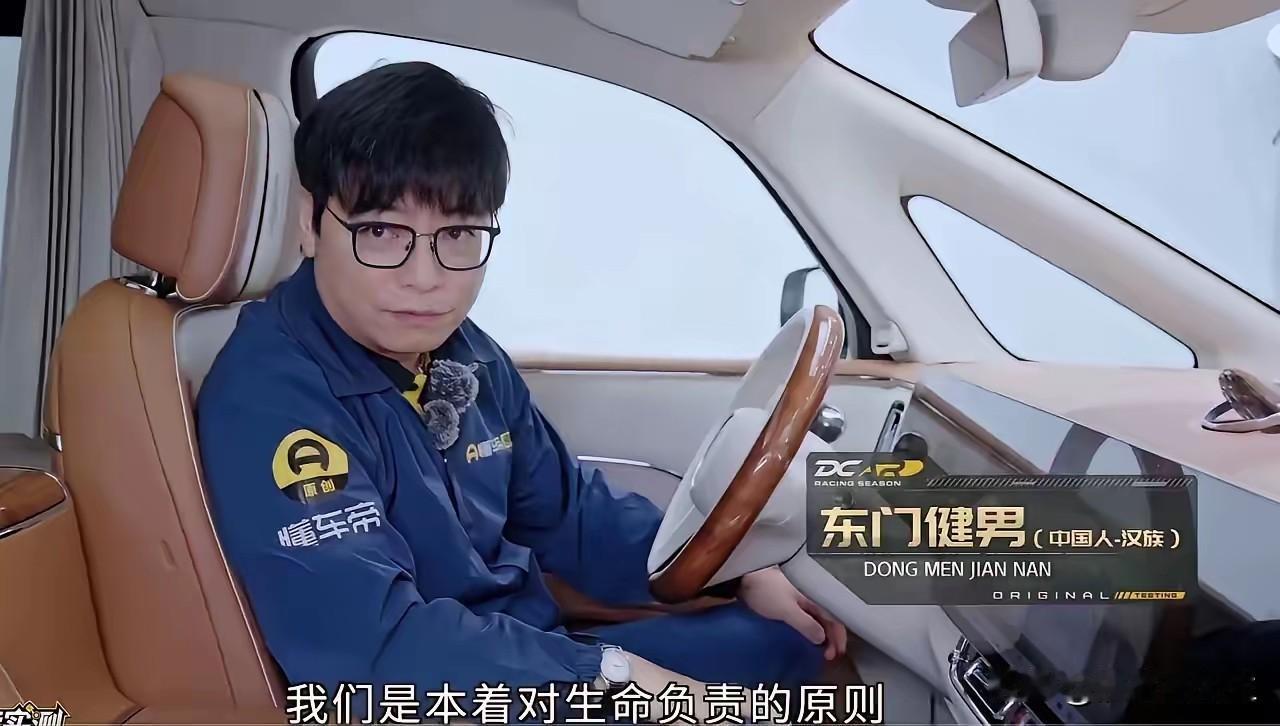 奇怪，你看电视或者看视频，有几个国内的节目还特意在人名后面加括号，特意说明这个人