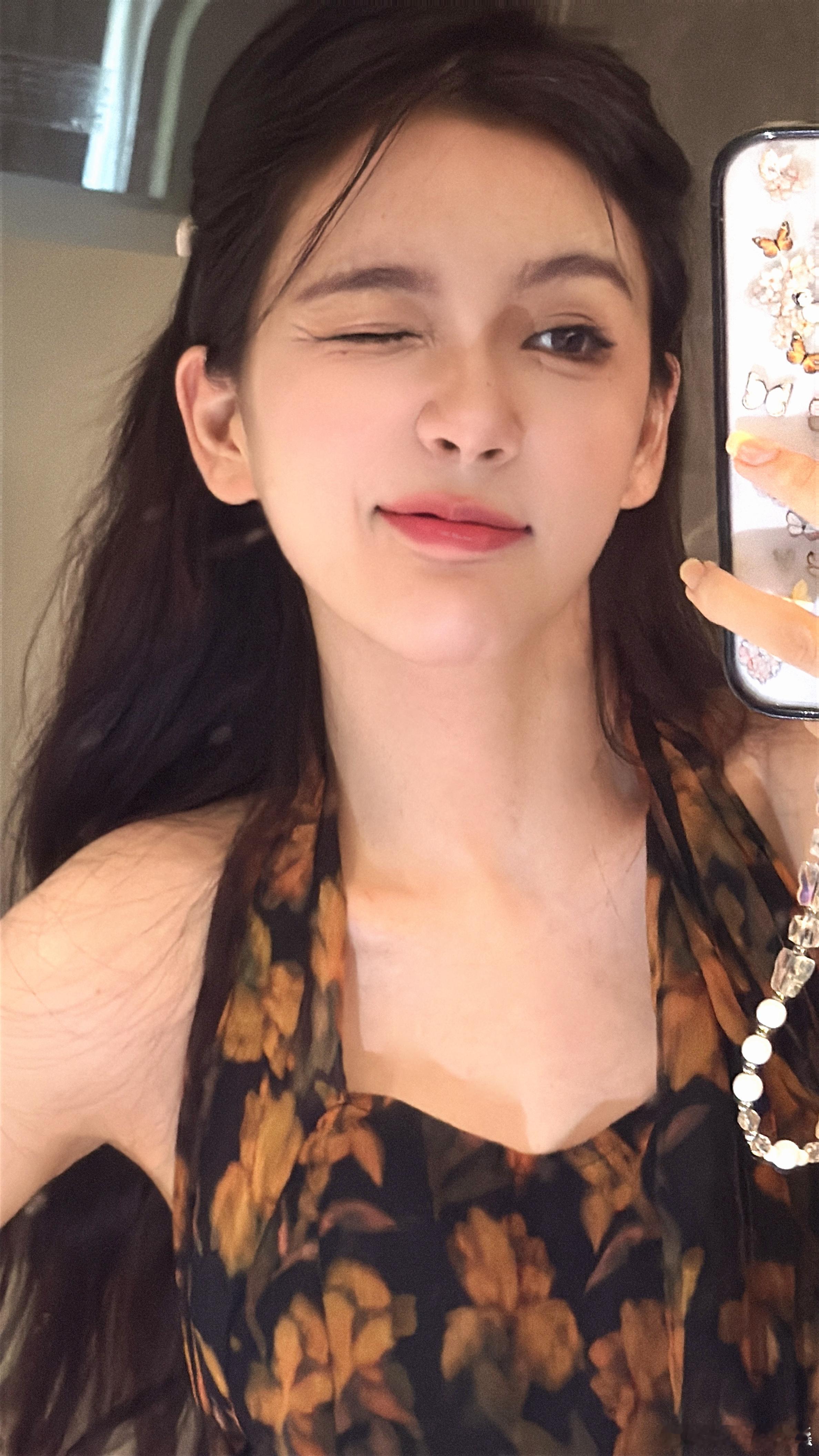 怎么有种少妇感！LPL女解说Rita晒照：今天不是门锁拍的！2025LPL英雄