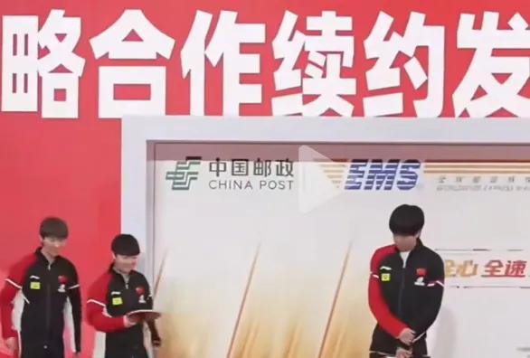 主持人指引，莎莎与大头四目相对。那一刻，周遭的喧嚣仿若都成了无声的背景。莎