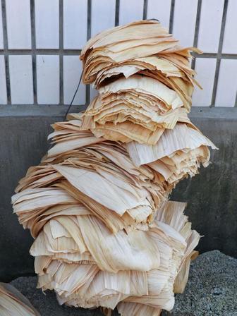 上新华社了！山东老妈攒玉米皮做天然蒸笼纸，这才是过日子的大智慧！事情发生在山