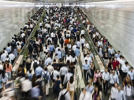 美国不到4亿、俄罗斯才1亿多都没啥大慌的，中国14亿人口，为啥反倒在人口问题上揪